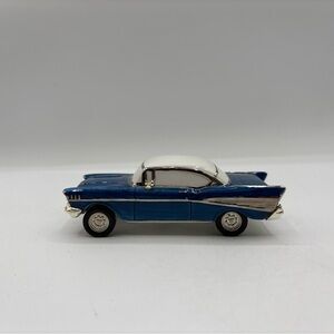 Dept 56 2000 Vintage Snow Village Classic Cars 1957 Chevrolet Bel-Air 56.55283